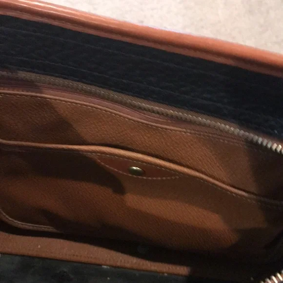 Dooney  Burke - Picture 11 of 16